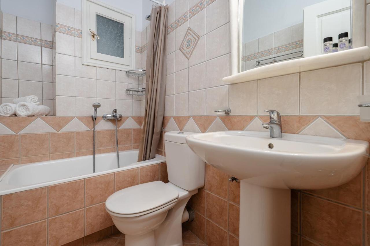 Erato Naxos 3*