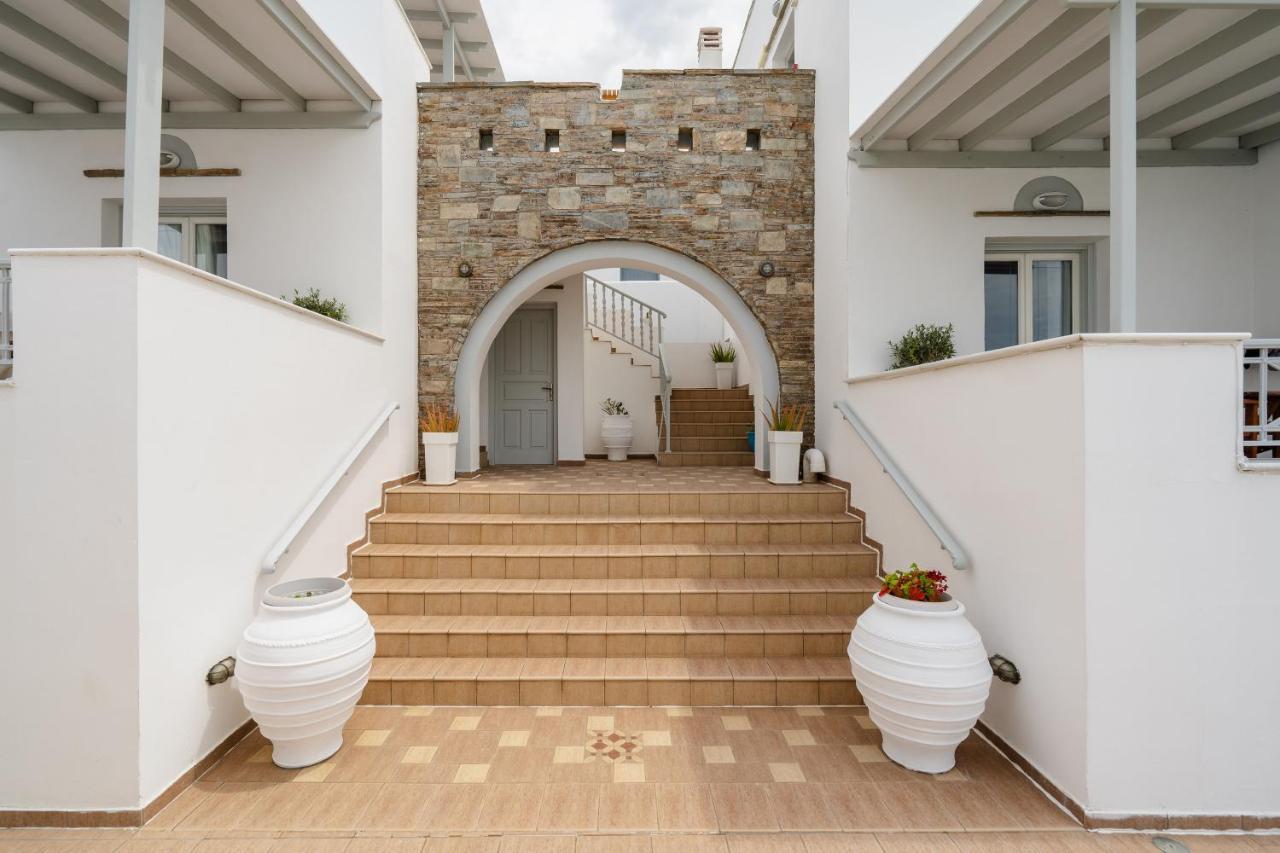 Erato Naxos 3*