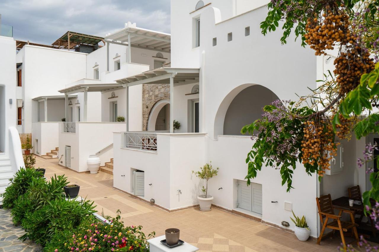 Erato Naxos Aparthotel 3*